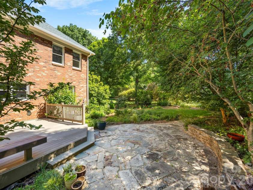 625 Greenbrook Parkway, Matthews, NC 28104.  MLS# CAR4378855, YatesRealty ID 20288. 