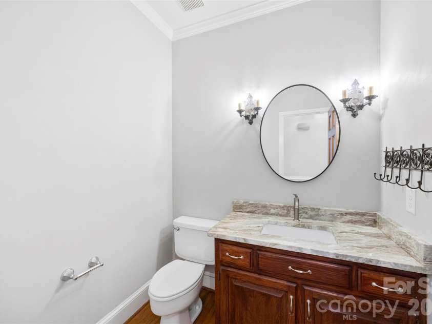 625 Greenbrook Parkway, Matthews, NC 28104.  MLS# CAR4378855, YatesRealty ID 20288. Half bath