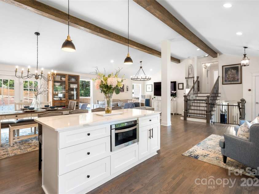 932 Shady Bluff Drive, Charlotte, NC 28211.  MLS# CAR4266749, YatesRealty ID 20288. 