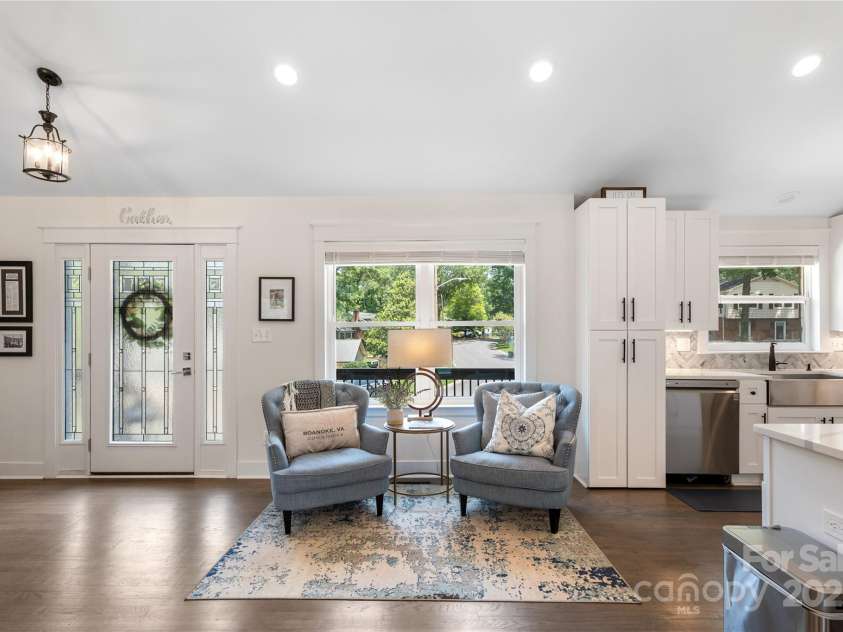 932 Shady Bluff Drive, Charlotte, NC 28211.  MLS# CAR4266749, YatesRealty ID 20288. 