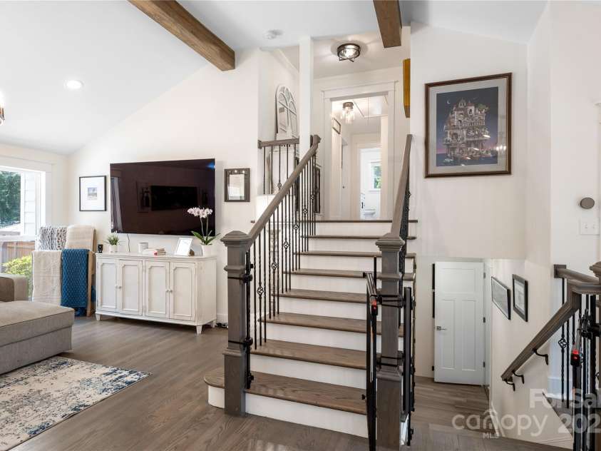 932 Shady Bluff Drive, Charlotte, NC 28211.  MLS# CAR4266749, YatesRealty ID 20288. 