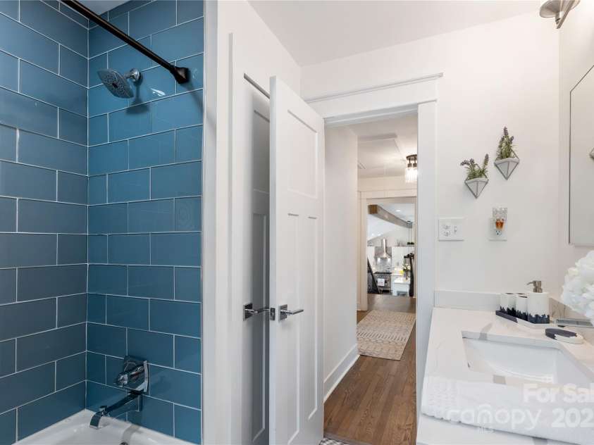 932 Shady Bluff Drive, Charlotte, NC 28211.  MLS# CAR4266749, YatesRealty ID 20288. 