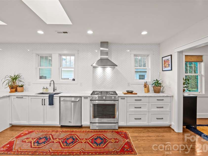1904 Ashland Avenue, Charlotte, NC 28205.  MLS# CAR4376544, YatesRealty ID 20289. 