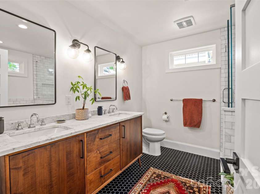 1904 Ashland Avenue, Charlotte, NC 28205.  MLS# CAR4376544, YatesRealty ID 20289. 