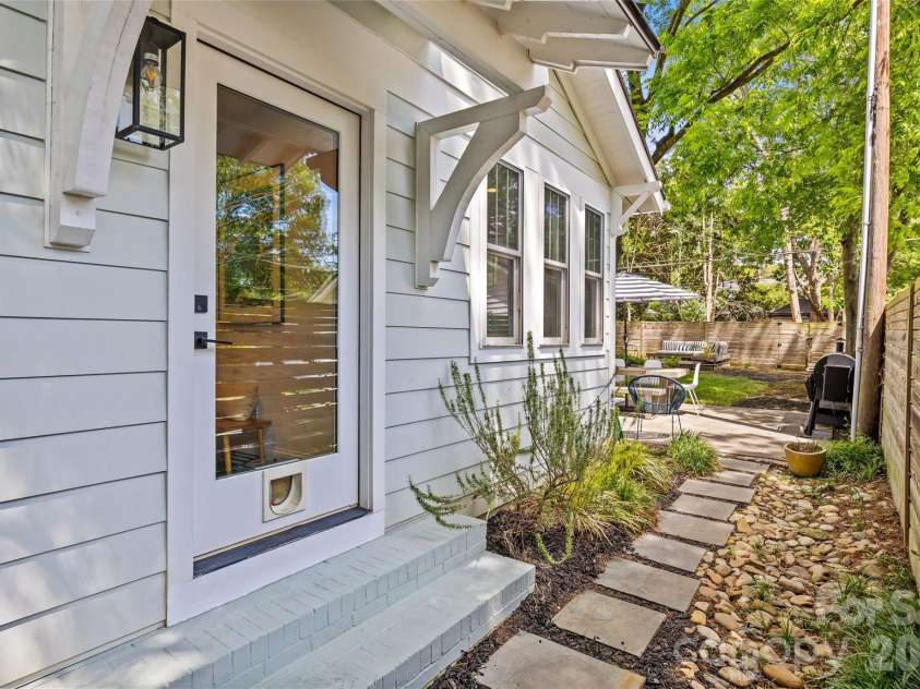 1904 Ashland Avenue, Charlotte, NC 28205.  MLS# CAR4376544, YatesRealty ID 20289. 
