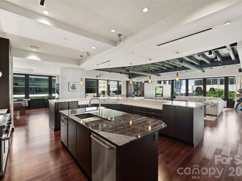 139 Tryon Street, Charlotte, NC 28202.  MLS# CAR4133469, YatesRealty ID 2029. 