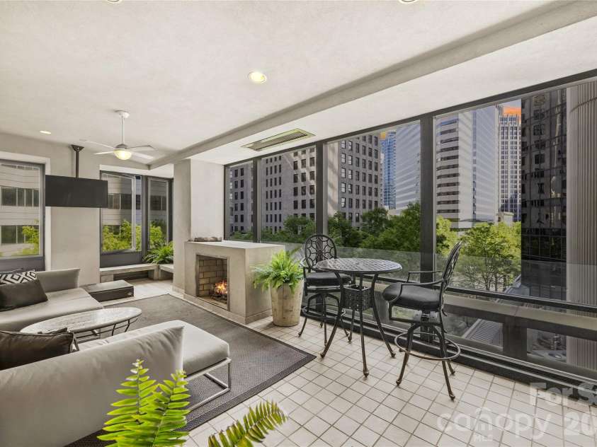 139 Tryon Street, Charlotte, NC 28202.  MLS# CAR4133469, YatesRealty ID 2029. 
