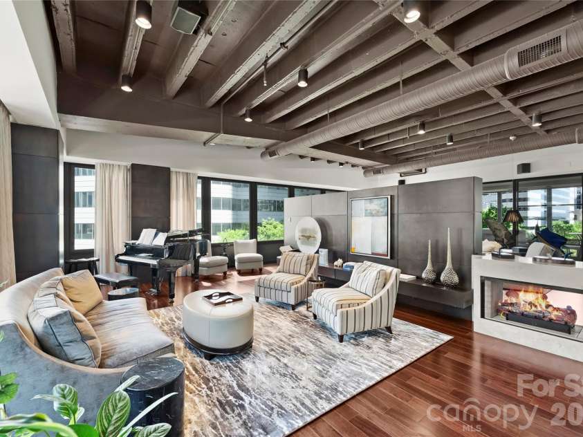 139 Tryon Street, Charlotte, NC 28202.  MLS# CAR4133469, YatesRealty ID 2029. 