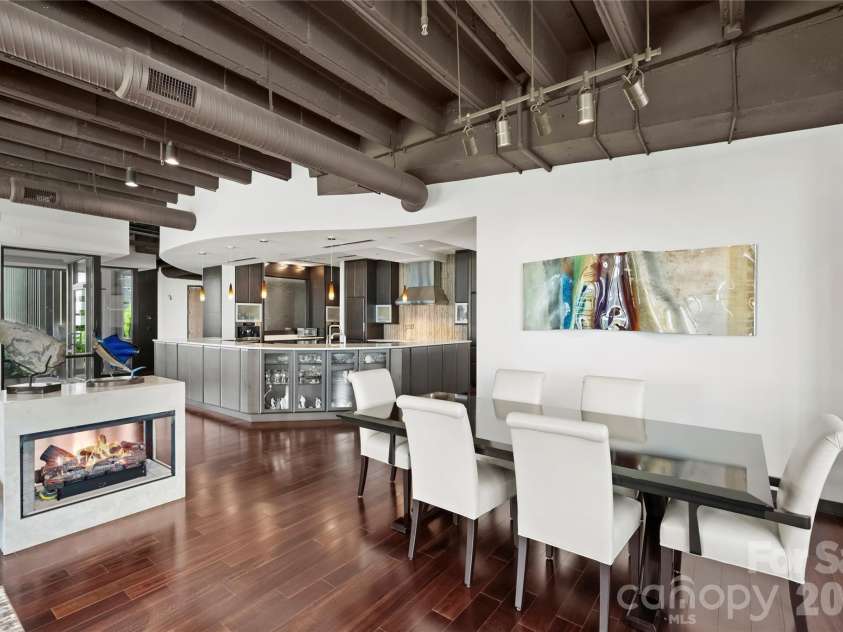 139 Tryon Street, Charlotte, NC 28202.  MLS# CAR4133469, YatesRealty ID 2029. 