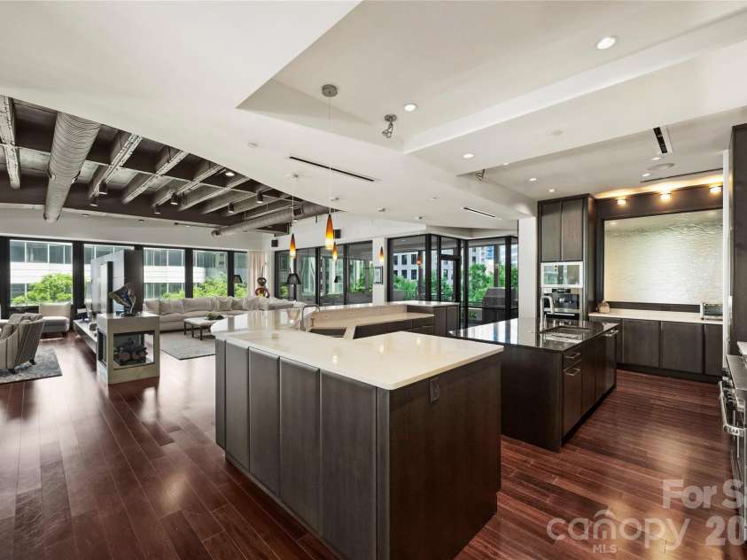 139 Tryon Street, Charlotte, NC 28202.  MLS# CAR4133469, YatesRealty ID 2029. 