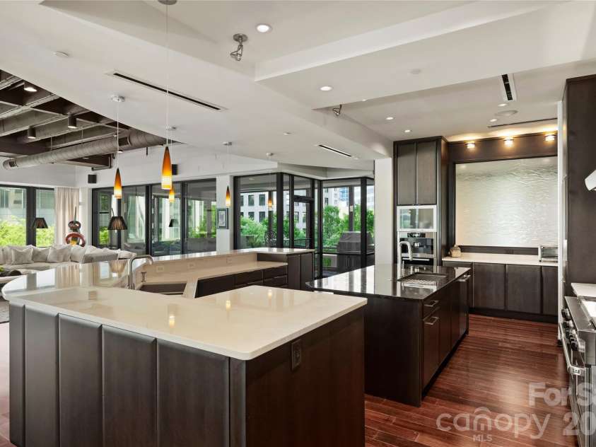 139 Tryon Street, Charlotte, NC 28202.  MLS# CAR4133469, YatesRealty ID 2029. 