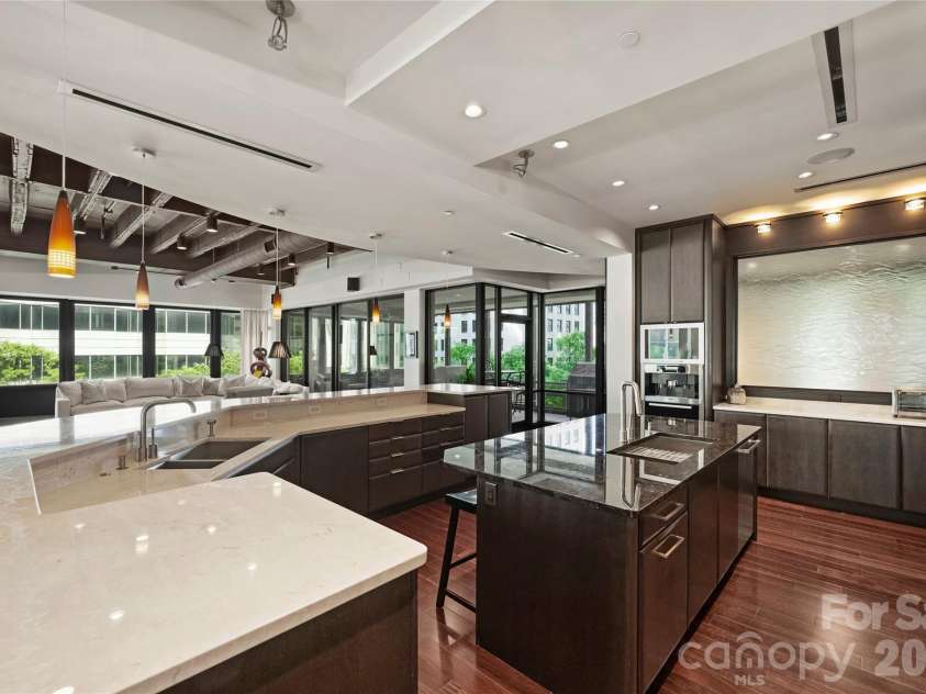 139 Tryon Street, Charlotte, NC 28202.  MLS# CAR4133469, YatesRealty ID 2029. 