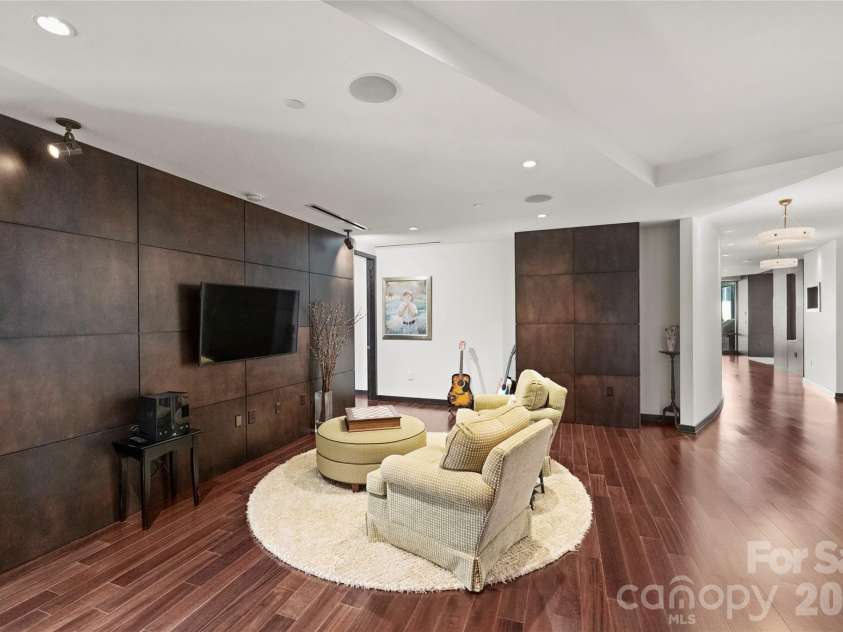 139 Tryon Street, Charlotte, NC 28202.  MLS# CAR4133469, YatesRealty ID 2029. 