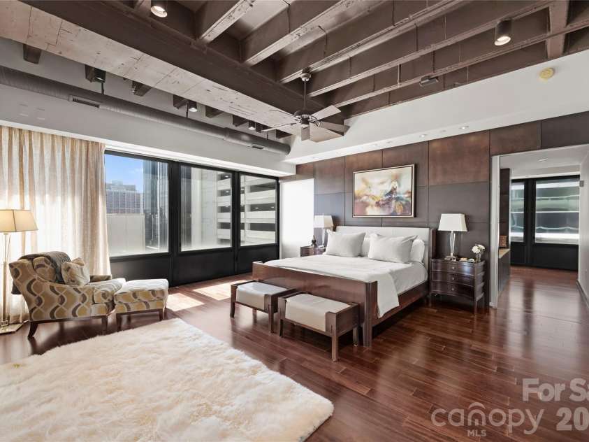 139 Tryon Street, Charlotte, NC 28202.  MLS# CAR4133469, YatesRealty ID 2029. 