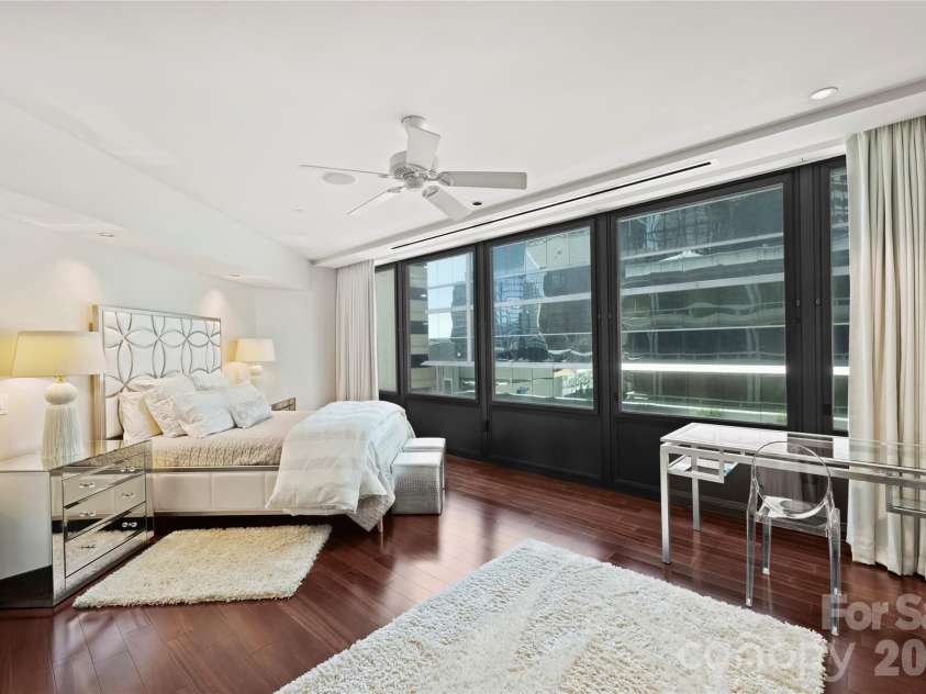 139 Tryon Street, Charlotte, NC 28202.  MLS# CAR4133469, YatesRealty ID 2029. 