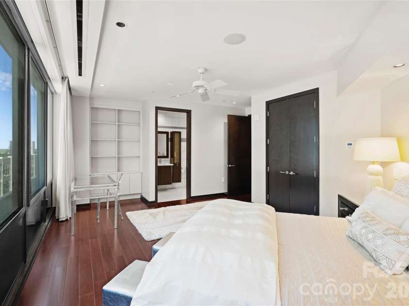 139 Tryon Street, Charlotte, NC 28202.  MLS# CAR4133469, YatesRealty ID 2029. 
