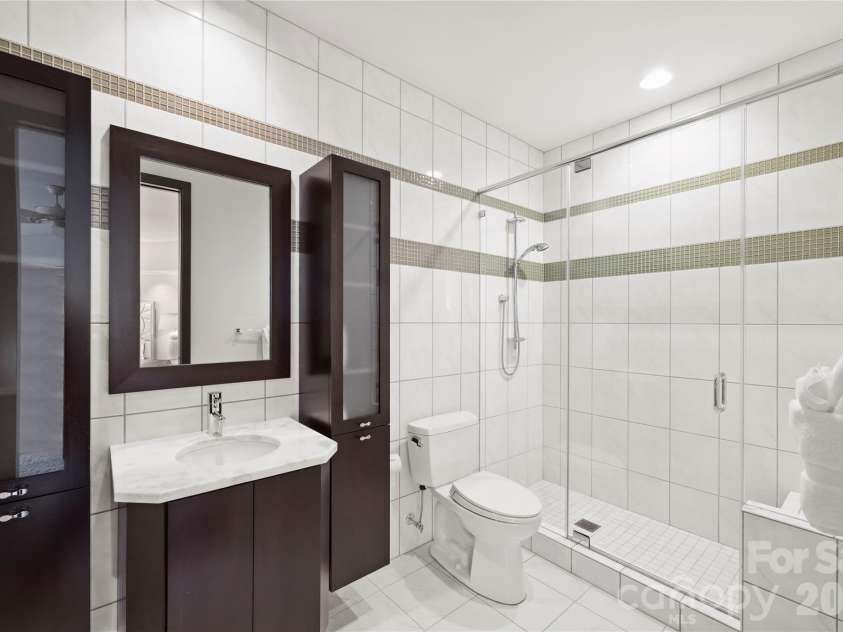 139 Tryon Street, Charlotte, NC 28202.  MLS# CAR4133469, YatesRealty ID 2029. 