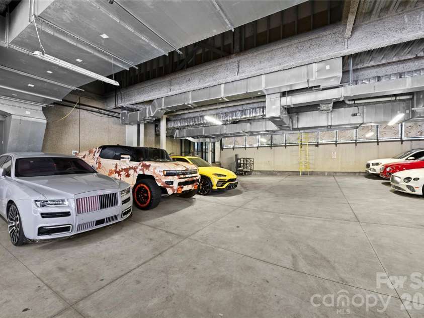 139 Tryon Street, Charlotte, NC 28202.  MLS# CAR4133469, YatesRealty ID 2029. 