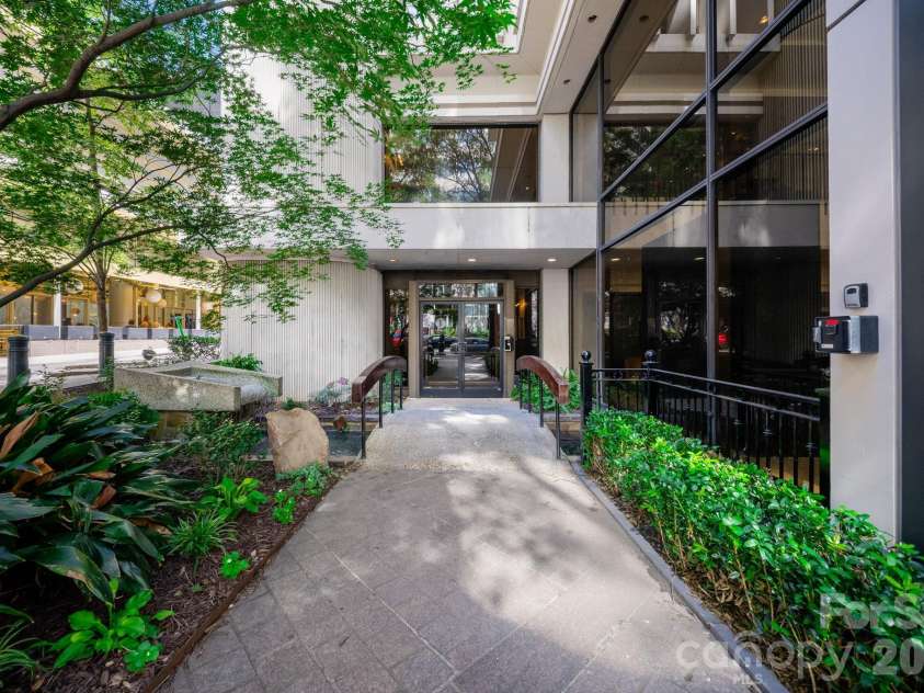 139 Tryon Street, Charlotte, NC 28202.  MLS# CAR4433355, YatesRealty ID 2029. 
