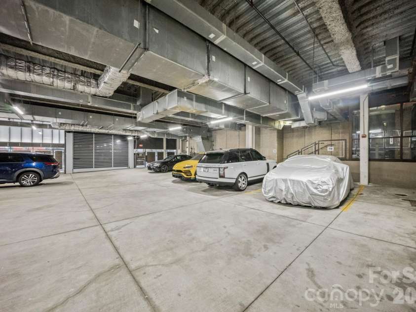139 Tryon Street, Charlotte, NC 28202.  MLS# CAR4433355, YatesRealty ID 2029. 