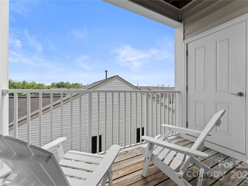 6605 Central Pacific Avenue, Charlotte, NC 28210.  MLS# CAR4213678, YatesRealty ID 2029. Covered porch view
