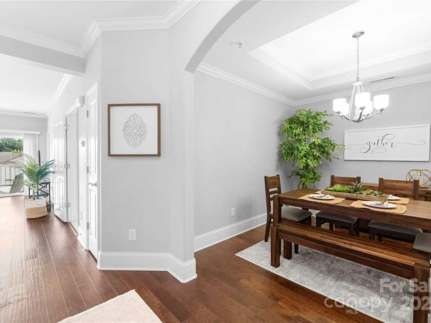 6605 Central Pacific Avenue, Charlotte, NC 28210.  MLS# CAR4213678, YatesRealty ID 2029. Dining area as you enter the home