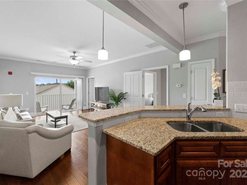 6605 Central Pacific Avenue, Charlotte, NC 28210.  MLS# CAR4213678, YatesRealty ID 2029. Kitchen view