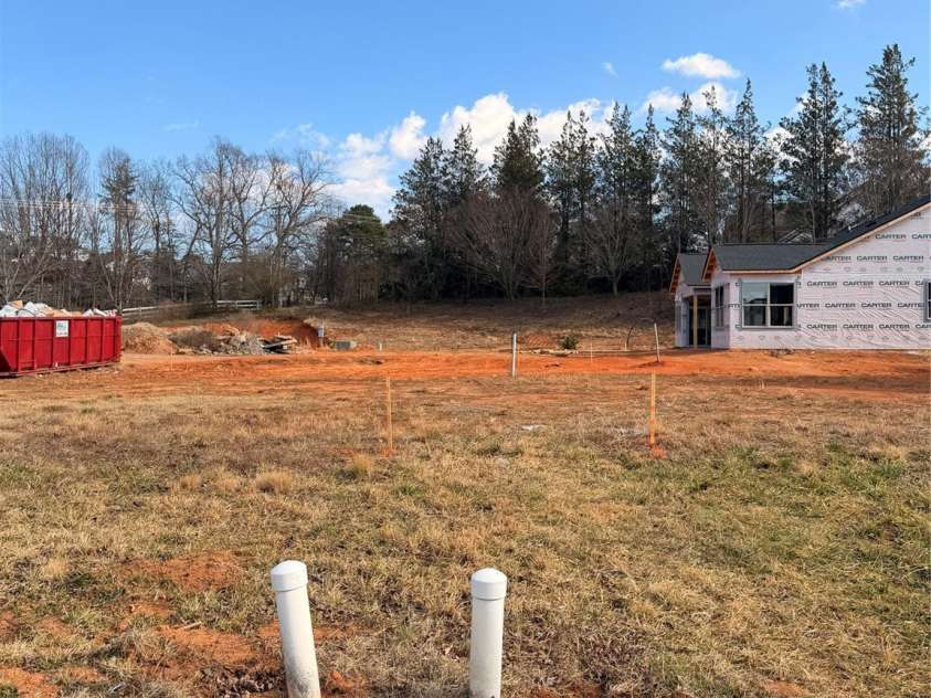 829B Wynnshire Drive, Hickory, NC 28601.  MLS# CAR4334352, YatesRealty ID 2029. 