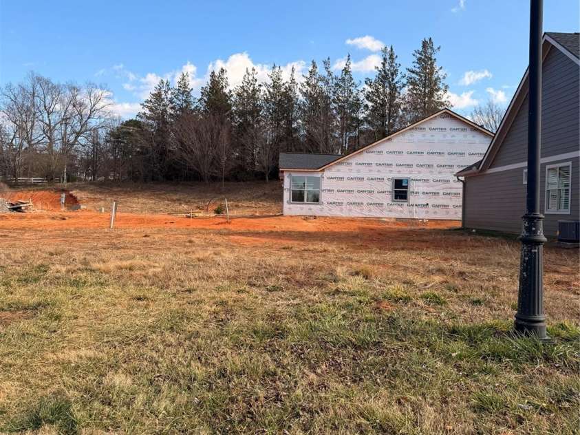 829B Wynnshire Drive, Hickory, NC 28601.  MLS# CAR4334352, YatesRealty ID 2029. 