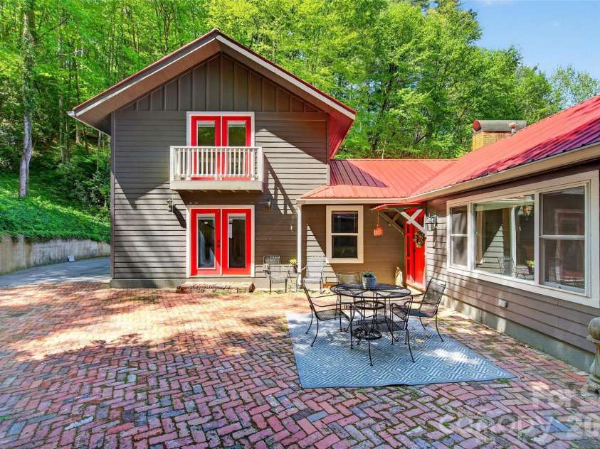 75 Old Lakey Gap Road, Black Mountain, NC 28711.  MLS# CAR4373222, YatesRealty ID 20291. 
