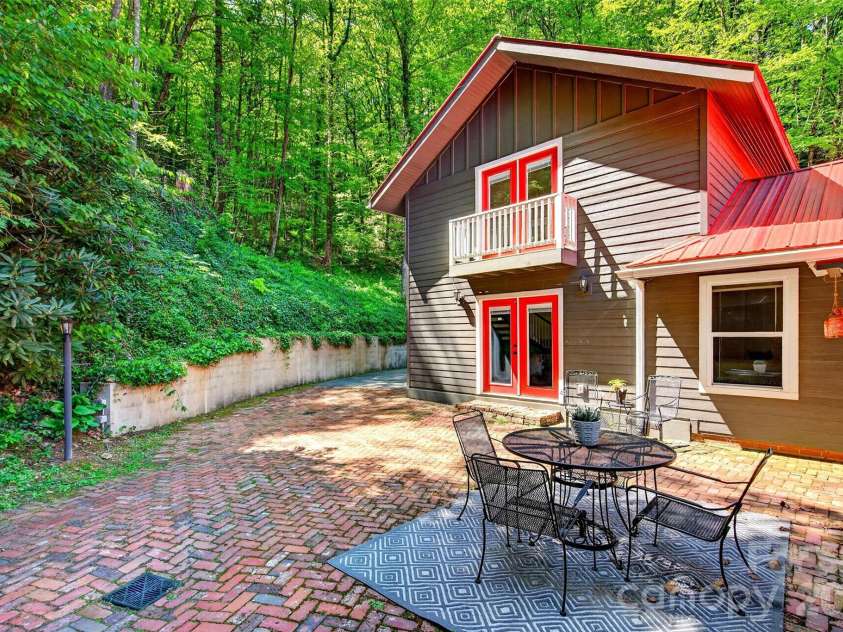 75 Old Lakey Gap Road, Black Mountain, NC 28711.  MLS# CAR4373222, YatesRealty ID 20291. 