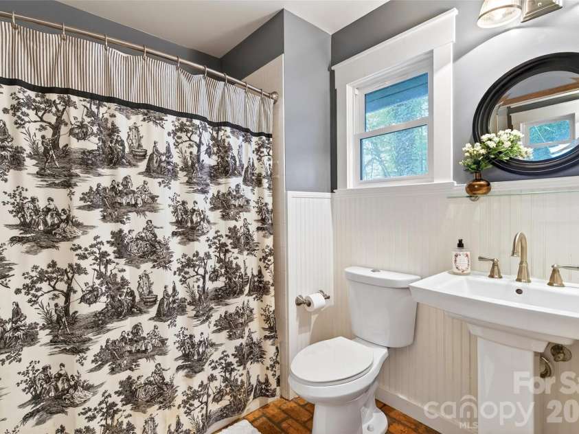 75 Old Lakey Gap Road, Black Mountain, NC 28711.  MLS# CAR4373222, YatesRealty ID 20291. 