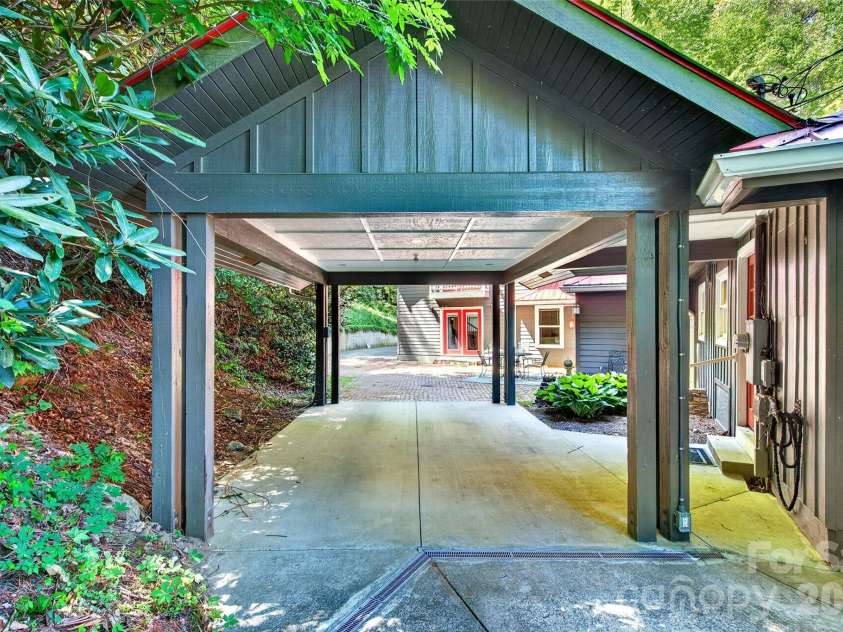 75 Old Lakey Gap Road, Black Mountain, NC 28711.  MLS# CAR4373222, YatesRealty ID 20291. 