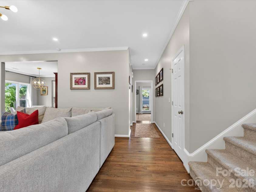 2204 Winthrop Avenue, Charlotte, NC 28203.  MLS# CAR4378135, YatesRealty ID 20292. 