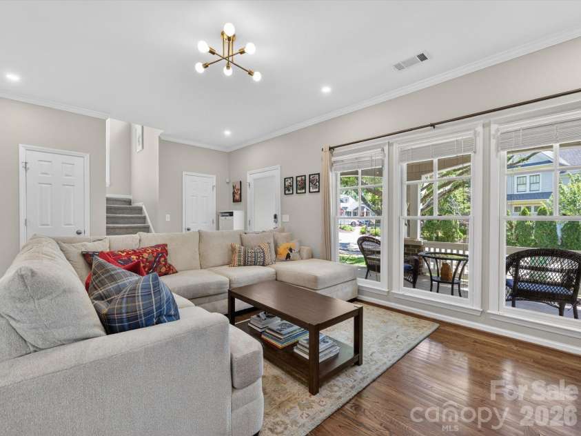 2204 Winthrop Avenue, Charlotte, NC 28203.  MLS# CAR4378135, YatesRealty ID 20292. 