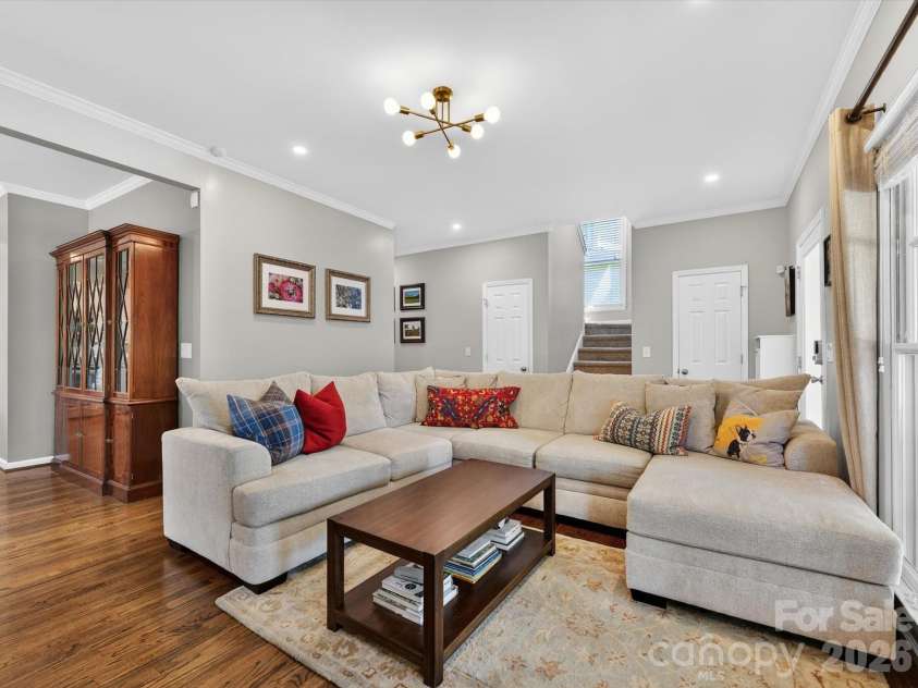 2204 Winthrop Avenue, Charlotte, NC 28203.  MLS# CAR4378135, YatesRealty ID 20292. 