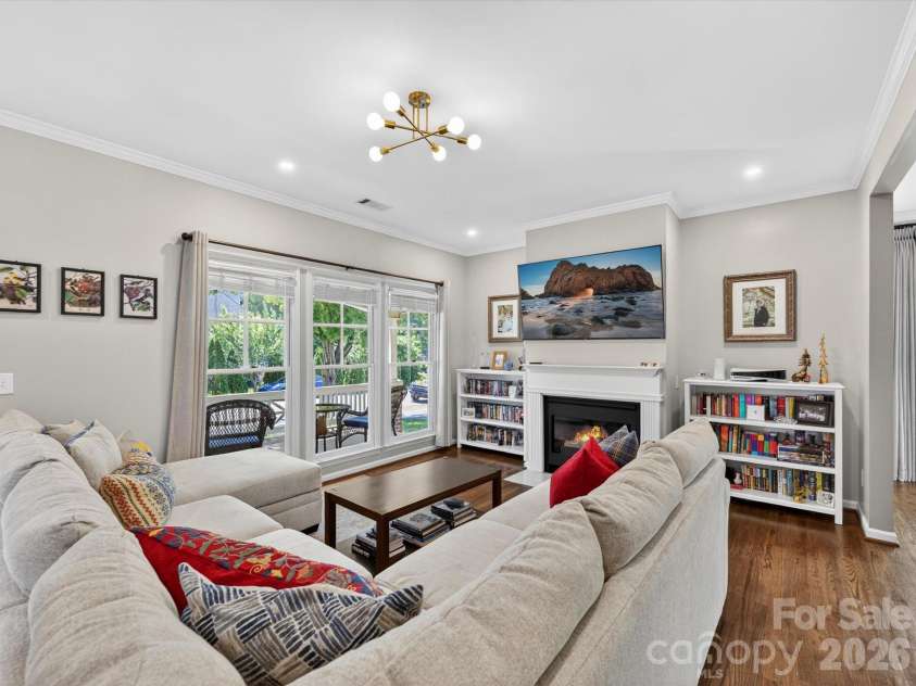 2204 Winthrop Avenue, Charlotte, NC 28203.  MLS# CAR4378135, YatesRealty ID 20292. 