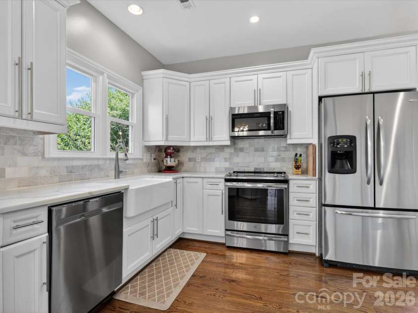 2204 Winthrop Avenue, Charlotte, NC 28203.  MLS# CAR4378135, YatesRealty ID 20292. 