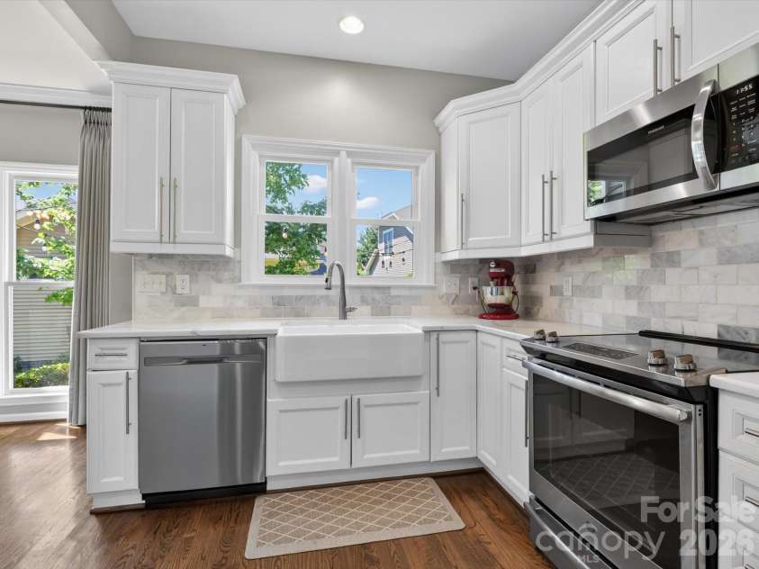 2204 Winthrop Avenue, Charlotte, NC 28203.  MLS# CAR4378135, YatesRealty ID 20292. 