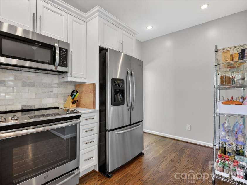 2204 Winthrop Avenue, Charlotte, NC 28203.  MLS# CAR4378135, YatesRealty ID 20292. 