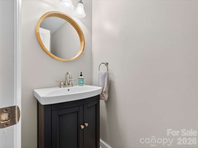 2204 Winthrop Avenue, Charlotte, NC 28203.  MLS# CAR4378135, YatesRealty ID 20292. 