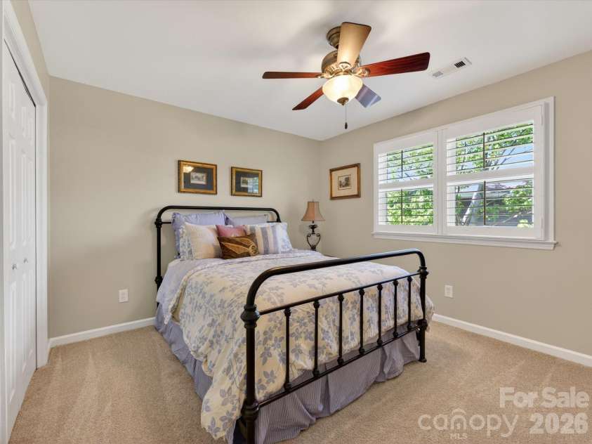 2204 Winthrop Avenue, Charlotte, NC 28203.  MLS# CAR4378135, YatesRealty ID 20292. 