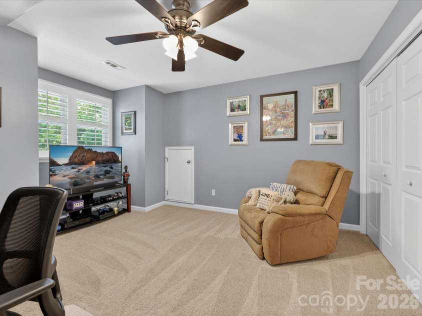 2204 Winthrop Avenue, Charlotte, NC 28203.  MLS# CAR4378135, YatesRealty ID 20292. 