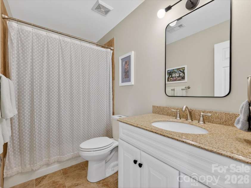 2204 Winthrop Avenue, Charlotte, NC 28203.  MLS# CAR4378135, YatesRealty ID 20292. 