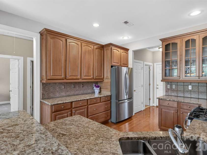 3613 Savannah Hills Drive, Matthews, NC 28105.  MLS# CAR4371394, YatesRealty ID 20293. 