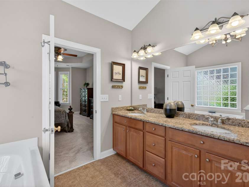 3613 Savannah Hills Drive, Matthews, NC 28105.  MLS# CAR4371394, YatesRealty ID 20293. 