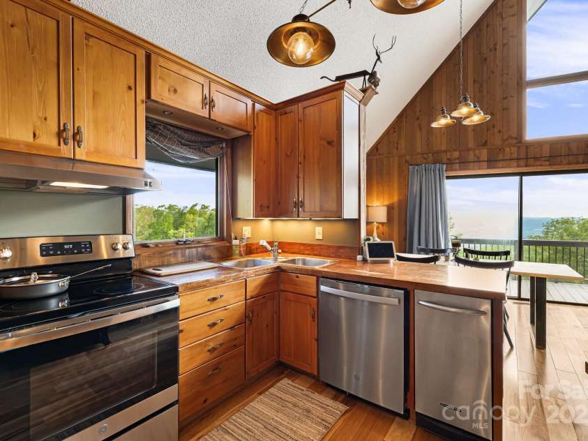 871 Rich Knob Road, Little Switzerland, NC 28749.  MLS# CAR4263972, YatesRealty ID 20293. 