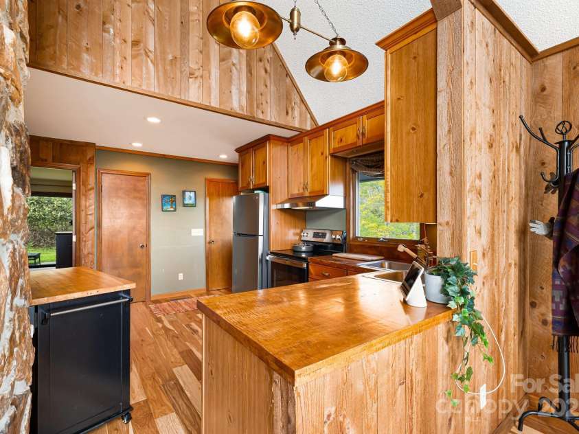 871 Rich Knob Road, Little Switzerland, NC 28749.  MLS# CAR4263972, YatesRealty ID 20293. 