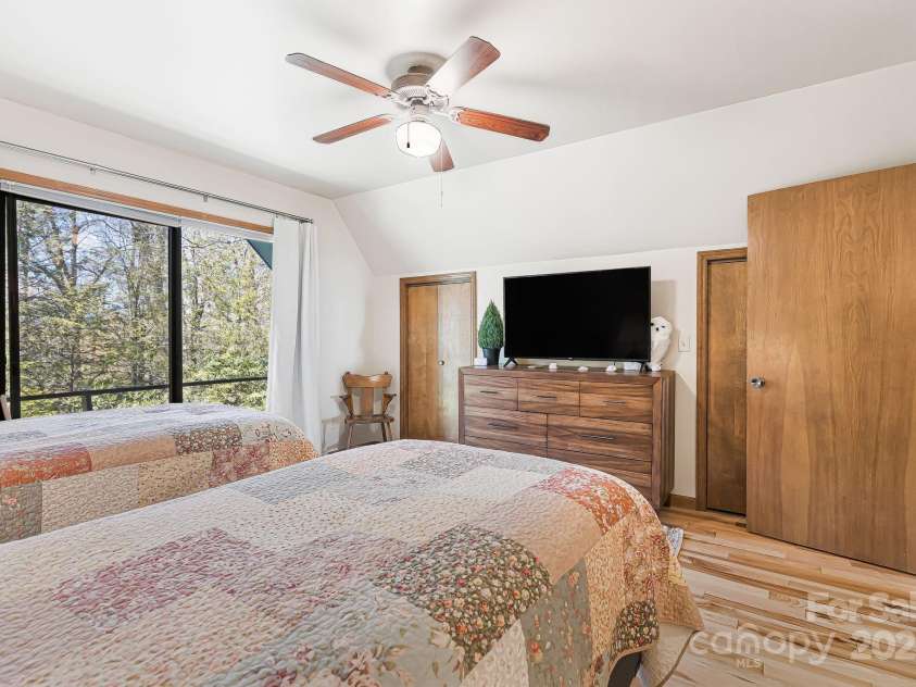 871 Rich Knob Road, Little Switzerland, NC 28749.  MLS# CAR4263972, YatesRealty ID 20293. Loft bedroom