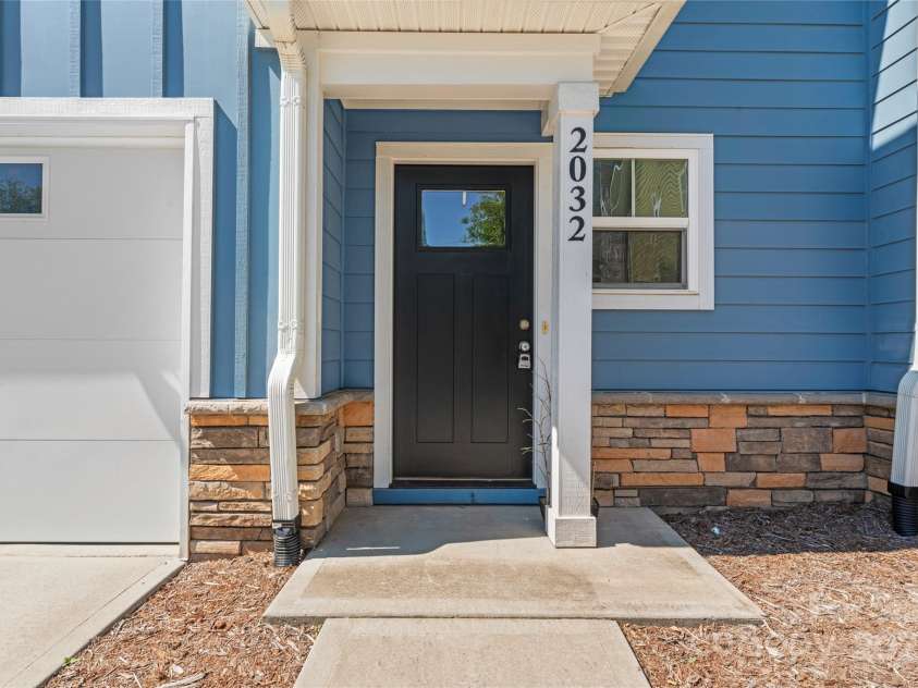 2032 Summey Avenue, Charlotte, NC 28205.  MLS# CAR4244357, YatesRealty ID 20294. Front Door